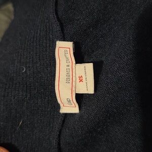 GAP Women's Navy V-neck Sweater